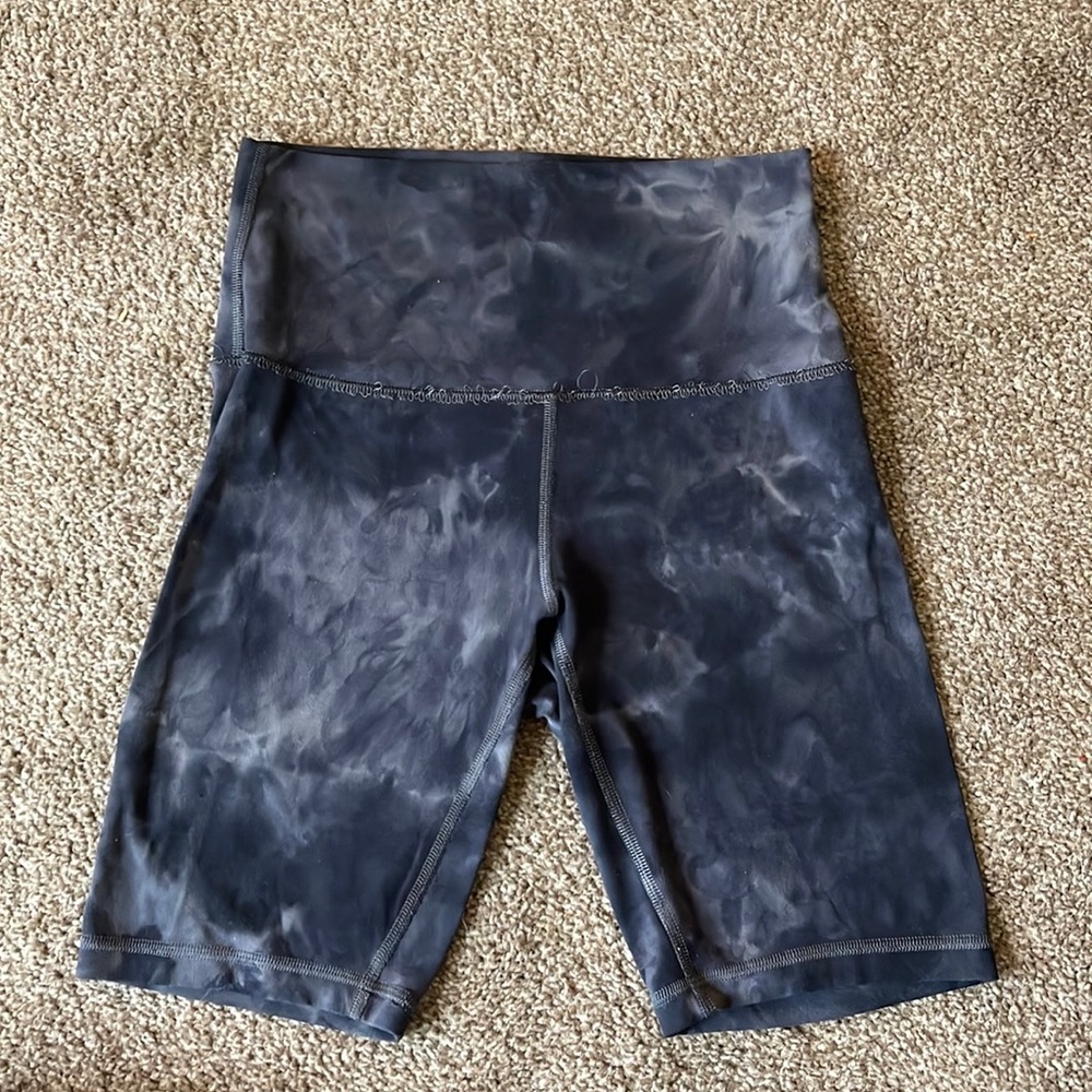 Lululemon Align diamond dye shorts 8”